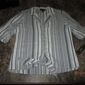 CLEARANCE Women's Button up Top Size Small by A. Byer NWT.